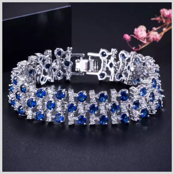 Swarovski Crystals The UNABI Bracelet - Picture 8 of 9